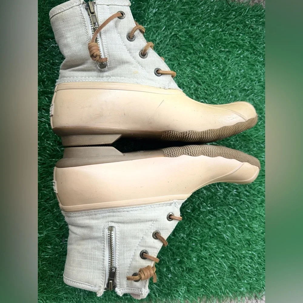 Sperry Women’s Beige and Brown saltwater‎ Boots Size 7.5
